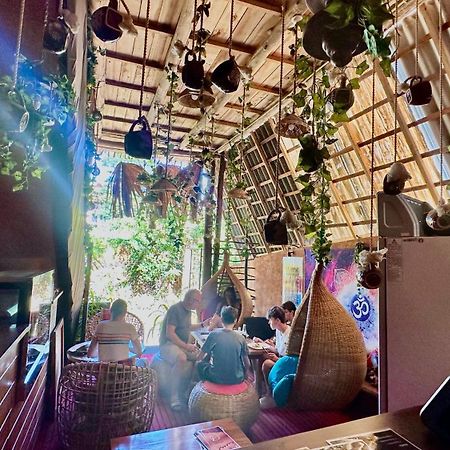A Lounge Hostel And Cafe Элла Экстерьер фото