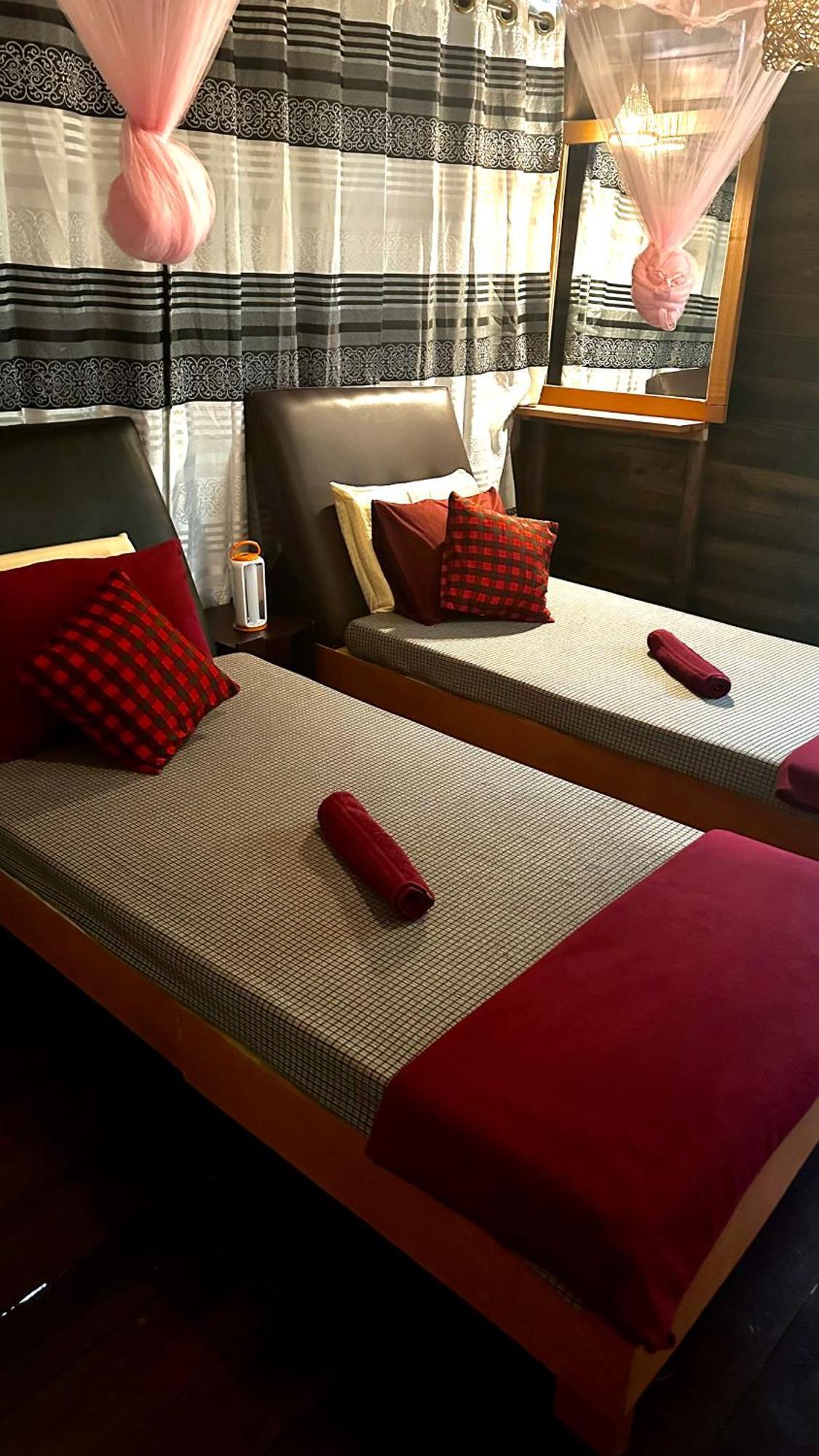 A Lounge Hostel And Cafe Элла Экстерьер фото